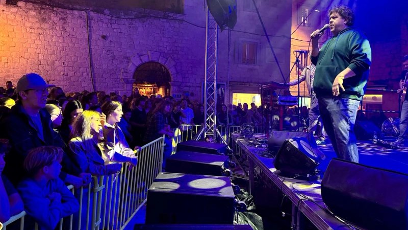 FOTO/VIDEO Završio koncert TBF-a na Pjaci: 'Kako ste fantastični, nisam se ovom nada'