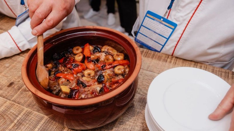 FOTO: AI u gastronomiji na Biseru mora, pršut kao ratna hrana i starinski recept za jegulju u medu