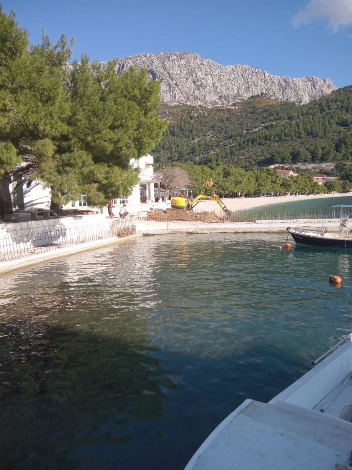 Županijska Lučka uprava sanira luku Drvenik, završetak radova očekuje se u svibnju