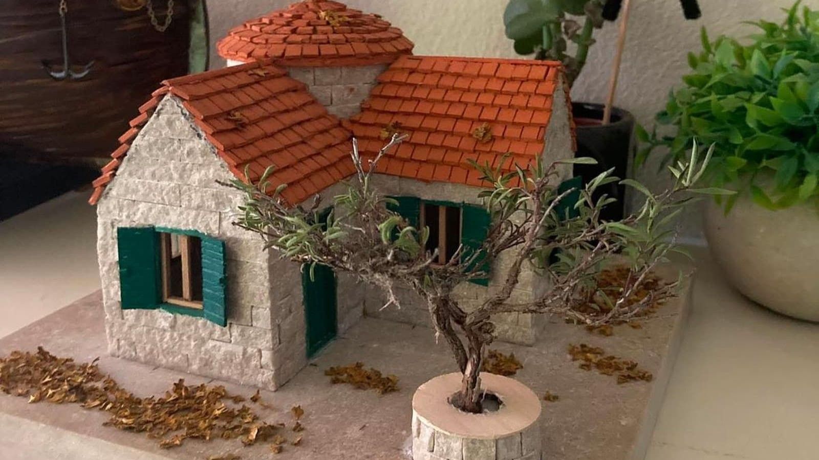 FOTO/VIDEO Pogledajte minijaturnu kuću od bračkog kamena! Izradio ju je Bračanin koji je rodno mjesto zamijenio Dalmatinskom zagorom