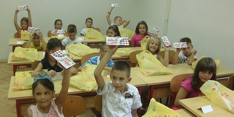 Samo Hajduk: Svaki prvašić s područja Makarske rivijere na dar je dobio čokoladu 'Volim te' i 'Samo ti' 