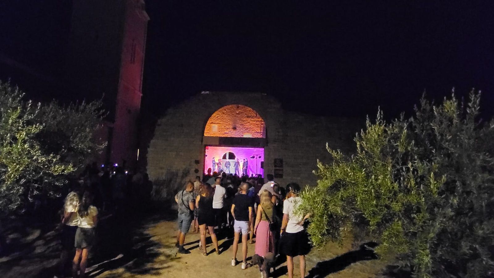 VIDEO S BRAČA Ovo morate čuti: klapska verzija pjesama Iron Maidena izvedena u bazilici iz 6. stoljeća!