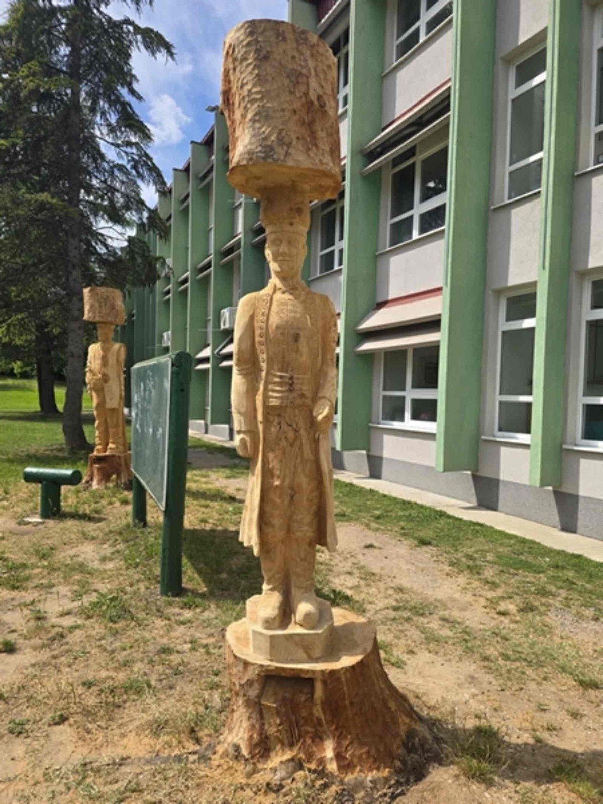 FOTO Pogledajte što je nastalo od 50 godina starih stabala u sinjskoj školi