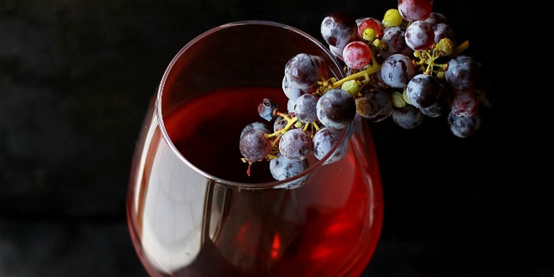 VEČER VINA I POEZIJE (Instagram) pjesnikinje Ankorana i Deni Baleta u Kazališnoj kavani HNK Spli