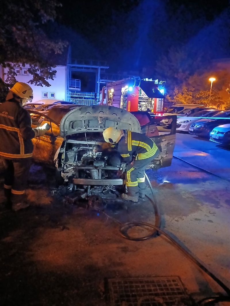FOTO Noćas planuo automobil zamjenice županijske državne odvjetnice