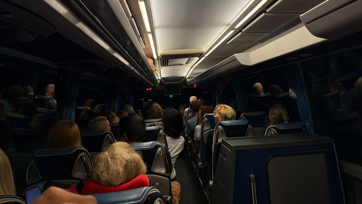 PROSVJED ZA LIKU Dva autobusa iz Splita još za mraka krenula prema metropoli