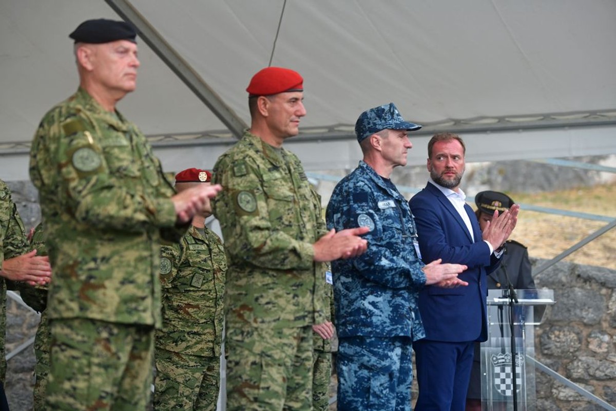 Usponom na Kninsku tvrđavu završena hodnja novih vođa Hrvatske vojske