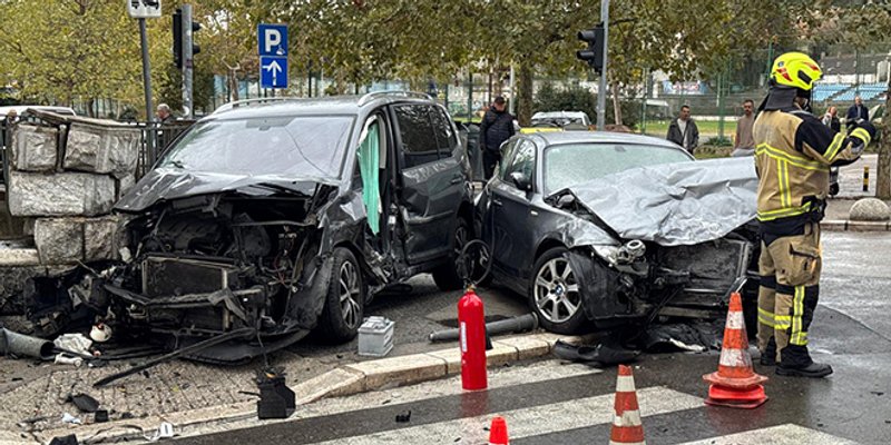 KRŠ U CENTRU SPLITA Sudarila se dva auta, ozlijeđene izvlačili vatrogasci. Evo video
