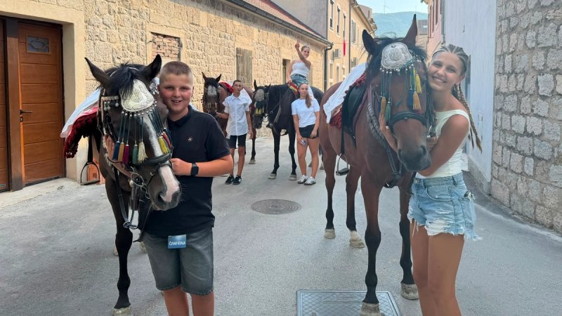 Upoznajte Marka i Lanu: Dok svi gledaju alkare, oni imaju poseban zadatak