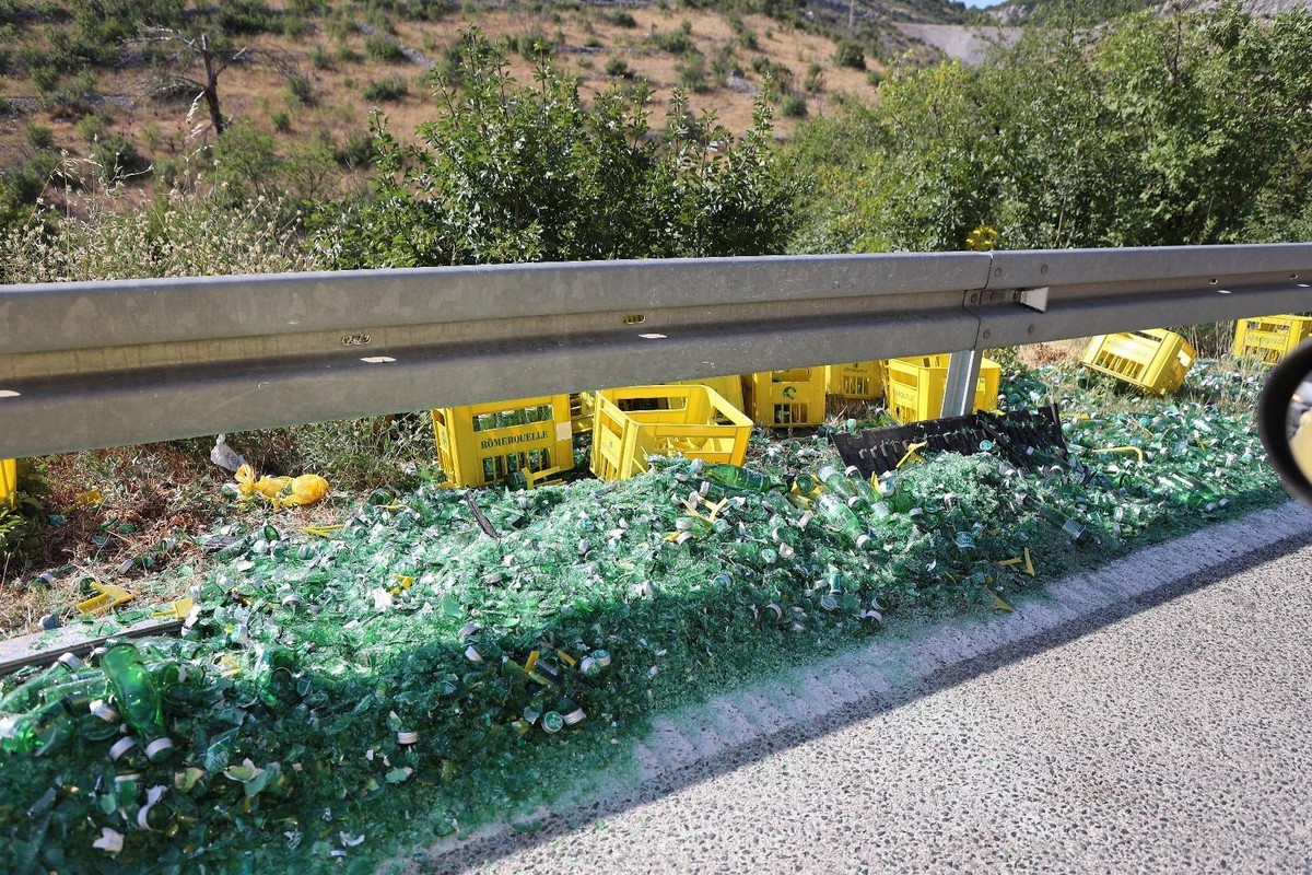 TEŠKA NESREĆA U PLANOM Teret s kamiona pao na automobil