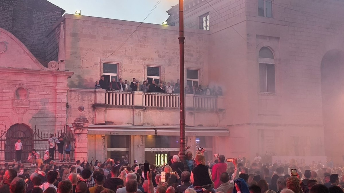 VIDEO: Okupila se slavna generacija, pogledajte feštu na trgu