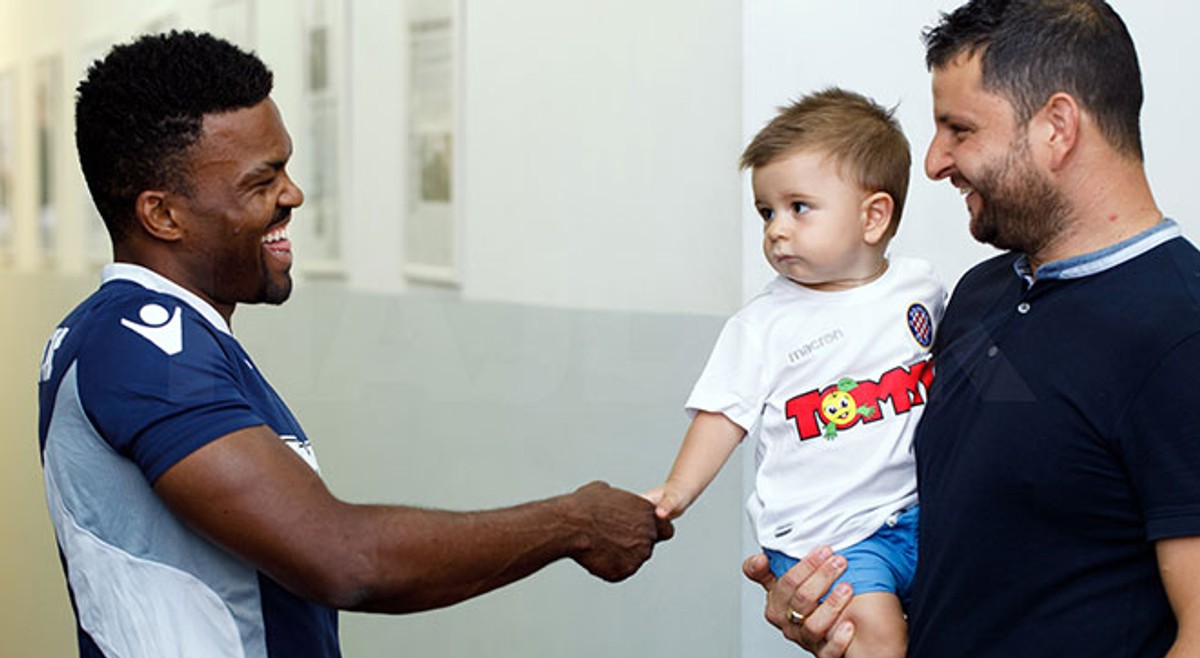 Hajduk ugostio malog Tomu, zvijezdu fotografije koja je obišla svijet