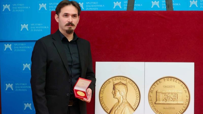 Kraljica Jelena Slavna dobila svoju medalju: Jedan od malobrojnih primjeraka uručen i papi