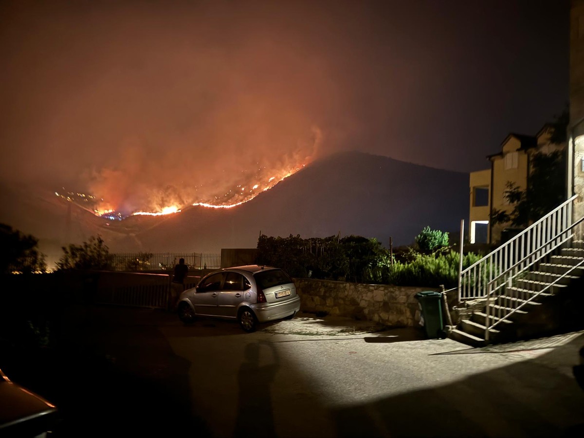 FOTO/VIDEO: POŽAR U ŽRNOVNICI Spašeno više kuća, bdije se i u Gornjem Sitnom