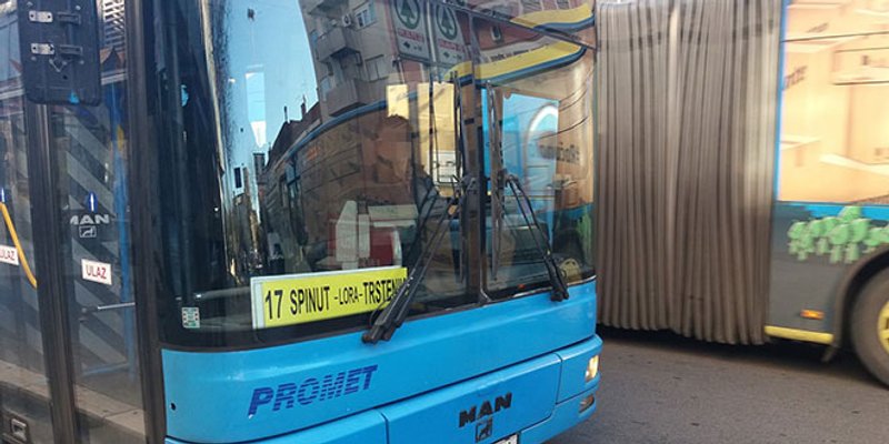Vozač u Prometovoj 'sedamnaestici' pušio i uvjeravao putnicu da to smije dok je autobus zaustavljen na stanici