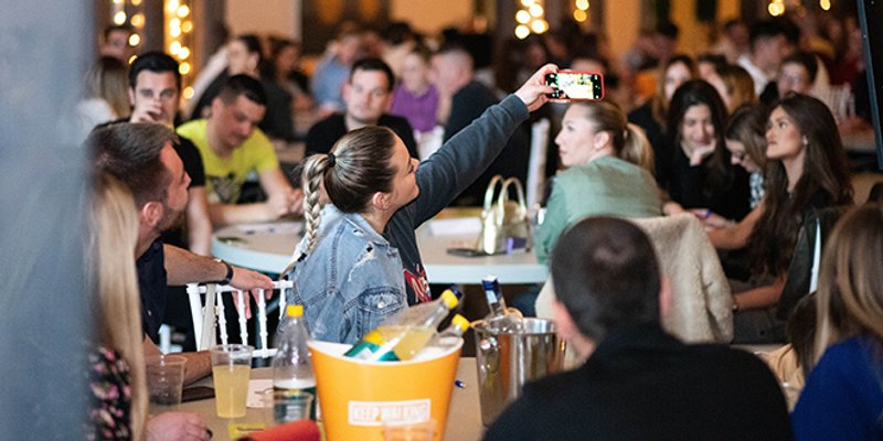 Splitski studenti s profesoricom organizirali humanitarni Pub kviz kako bi prikupili sredstva za liječenje Matee Lončar