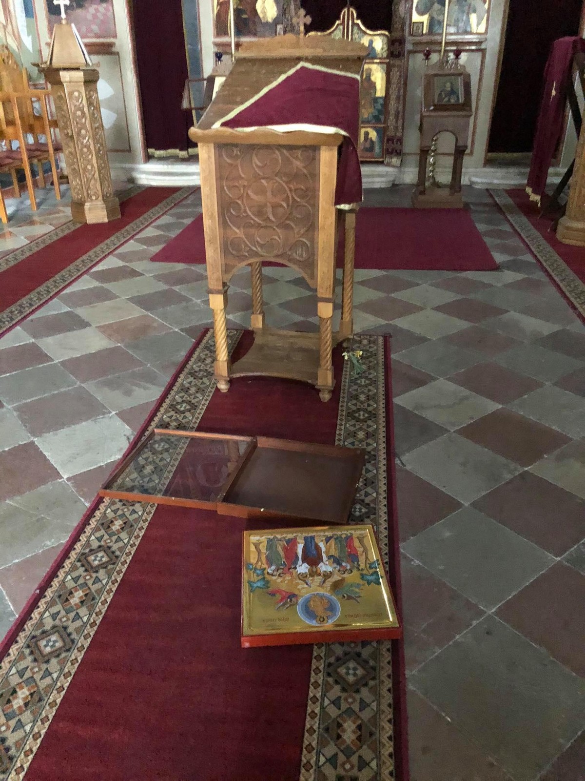 POD OKRILJEM NOĆI Provalili i devastirali šibensku pravoslavnu crkvu