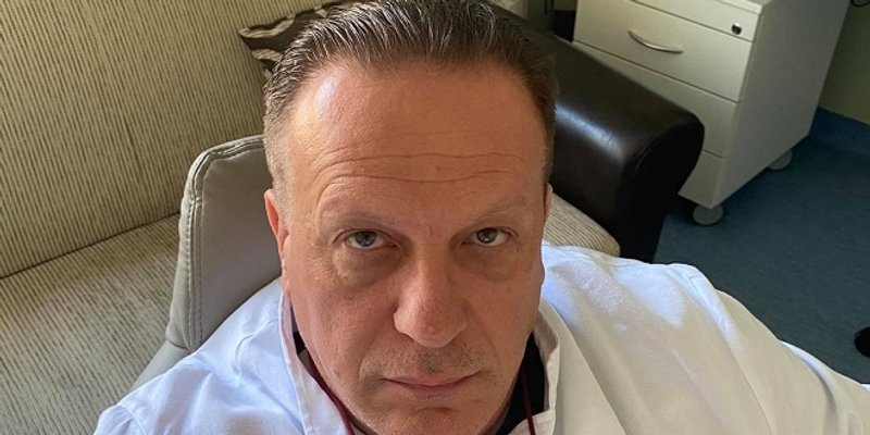 KIRURGA TOMASOVIĆA TRAŽI POLICIJA 'Pokucali su jutros na vrata, rekli su da je zbog Facebooka'