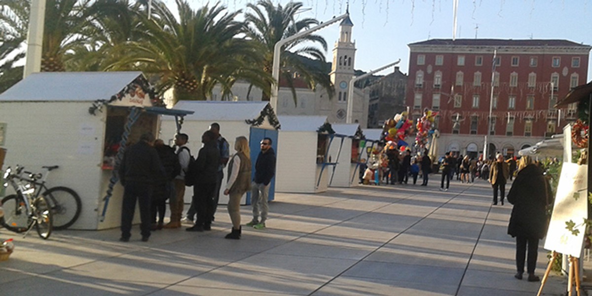 UŽIVO S KUĆICA: Pjaca kao iz bajke, na Rivi je službeni jezik engleski