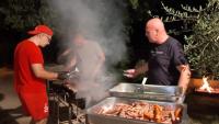 VIDEO: Ovako se zabavlja u Kučinama! 'Fešta kod toća' okupila brojne ljubitelje dobre spize i glazbe