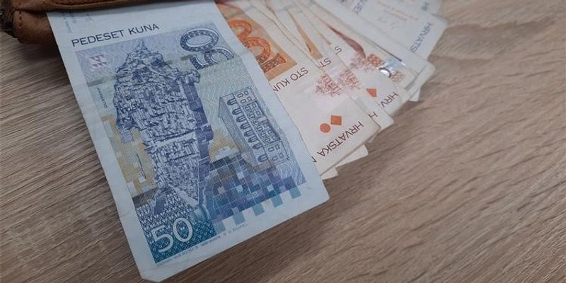 NEVJEROJATNO LIJEPA PRIČA ZA KIŠNI PONEDJELJAK Mladić platio nepoznatoj baki račune jer je po putu izgubila novac