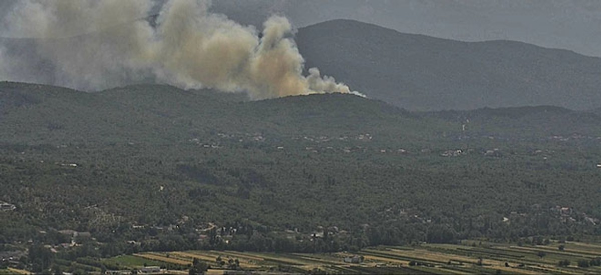 VIDEO Velik požar na imotskom području, gori blizu kuća
