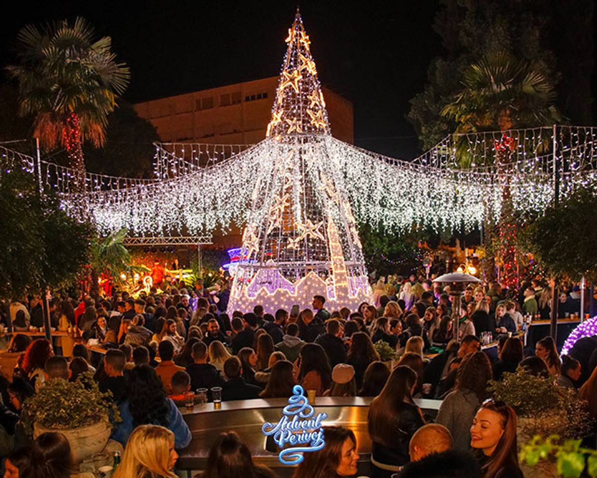 Stavros i Crvena jabuka u Perivoju