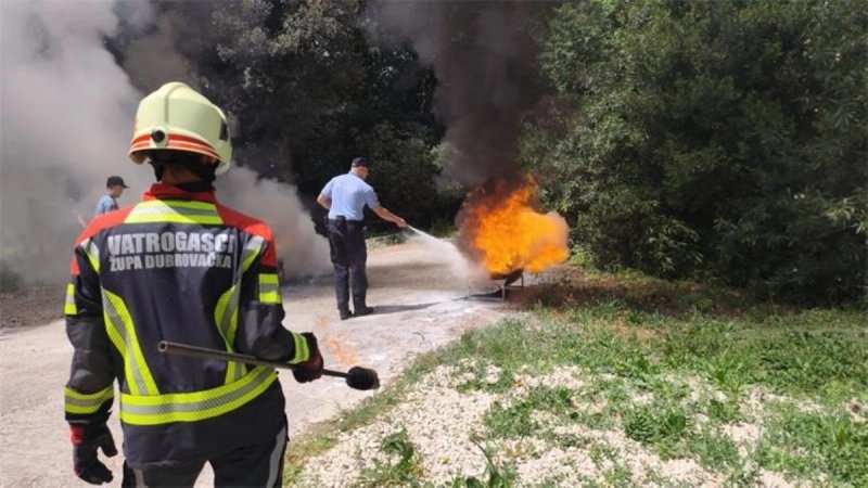 POŽAR, SPAŠAVANJE UNESREĆENIH U SUDARU Pogledajte kako je protekla vježba žurnih službi na dubrovačkom području