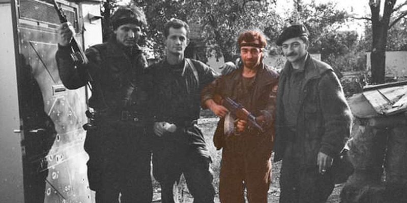 PRIČA NIKICE BURIĆA - SAMOBORCA Vukovarski suborci su ga zvali 'samostalna satnija', a plakali su kada im je naredio da idu u proboj bez njega