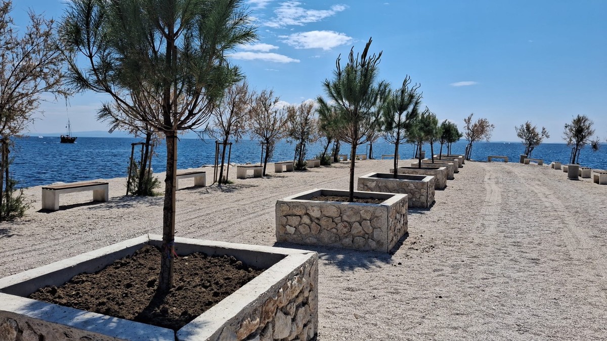 Započelo uređenje plaže Kaštelet