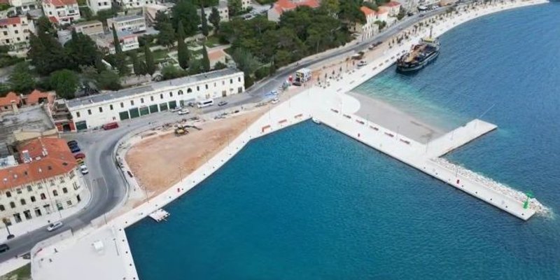 VIDEO Pogledajte novu vizuru Omiša, završeni radovi uređenja luke