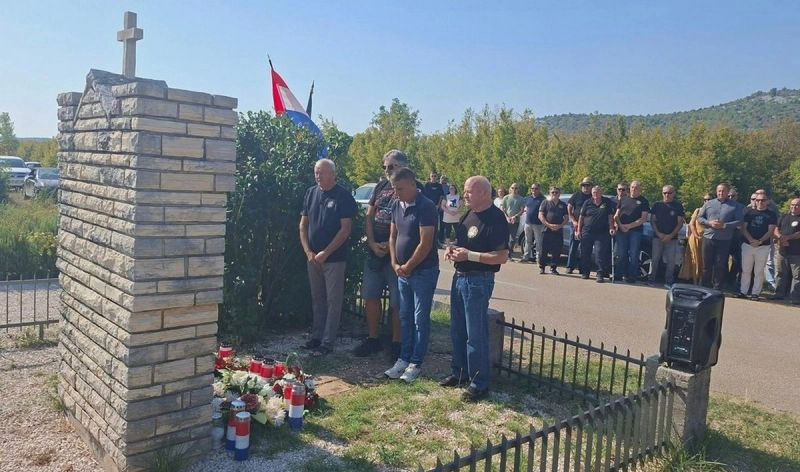 FOTOGALERIJA: U Biloj Vlaki odana počast hrvatskim vitezovima Tomislavu Kardumu i Šimi Džepini