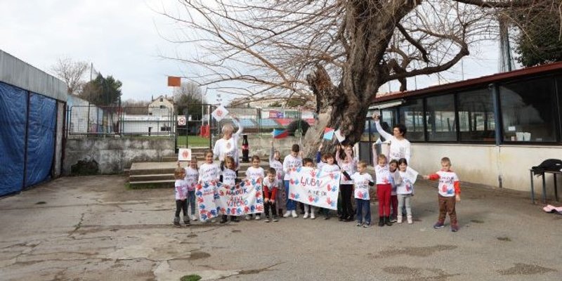 FOTO Vrtićka djeca proslavila rođendan Hajduka, posjetio ih igrač zlatne generacije