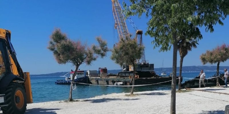 VIDEO Zapelo izvlačenje, pogledajte kako se dizalica muči s izgorjelom olupinom