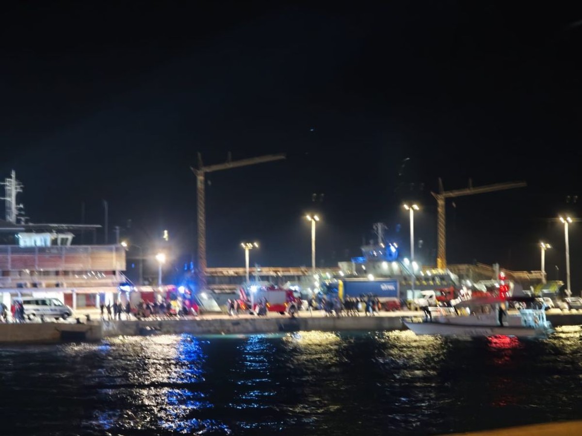 Automobil u moru | foto: Veljko Martinović