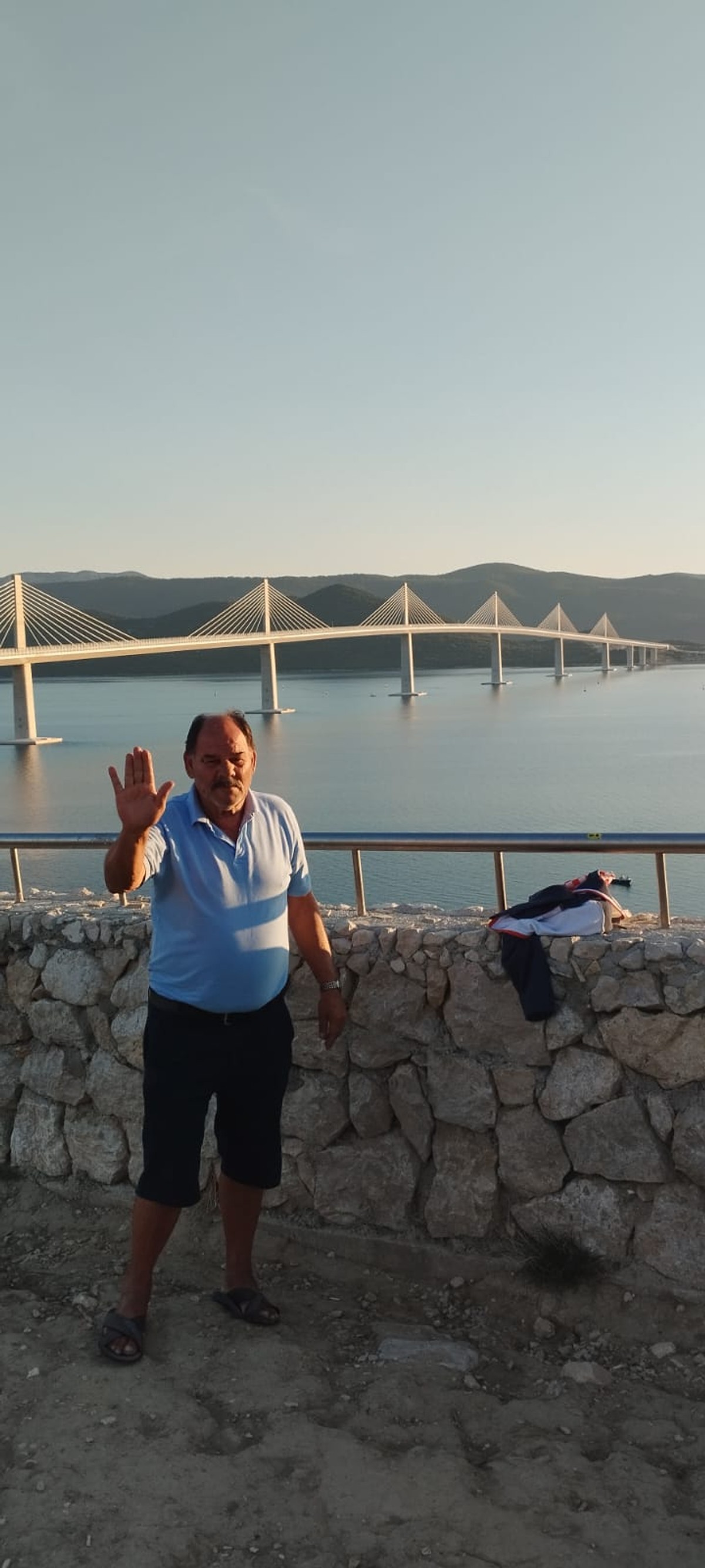 DIVE MU SE I NAKON GODINU DANA OD OTVARANJA Stipe Legenda na Pelješkom mostu