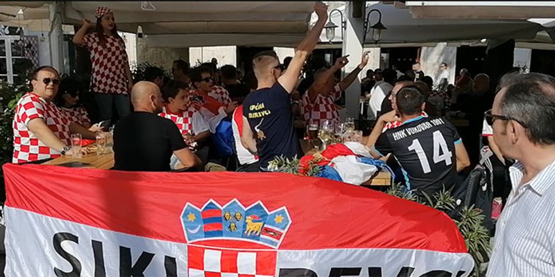 VIDEO: Hrvatski navijači zauzeli štekate, najglasniji su na Rivi