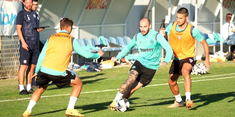 Nogometaši Hajduka u Mravincima počeli pripreme za nastavak prvenstva