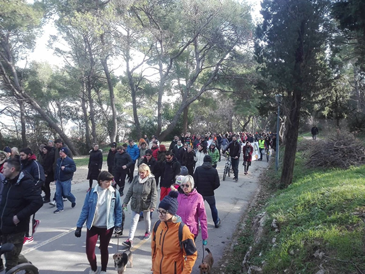 DRUGA PROSVJEDNA ŠETNJA: Više od tisuću građana krenulo od Sjevernih vrata do Bena za spas Marjana