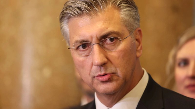 Plenković se oglasio o razornom požaru: 'Zagrebačke bolnice spremaju se za preuzeti pacijente'