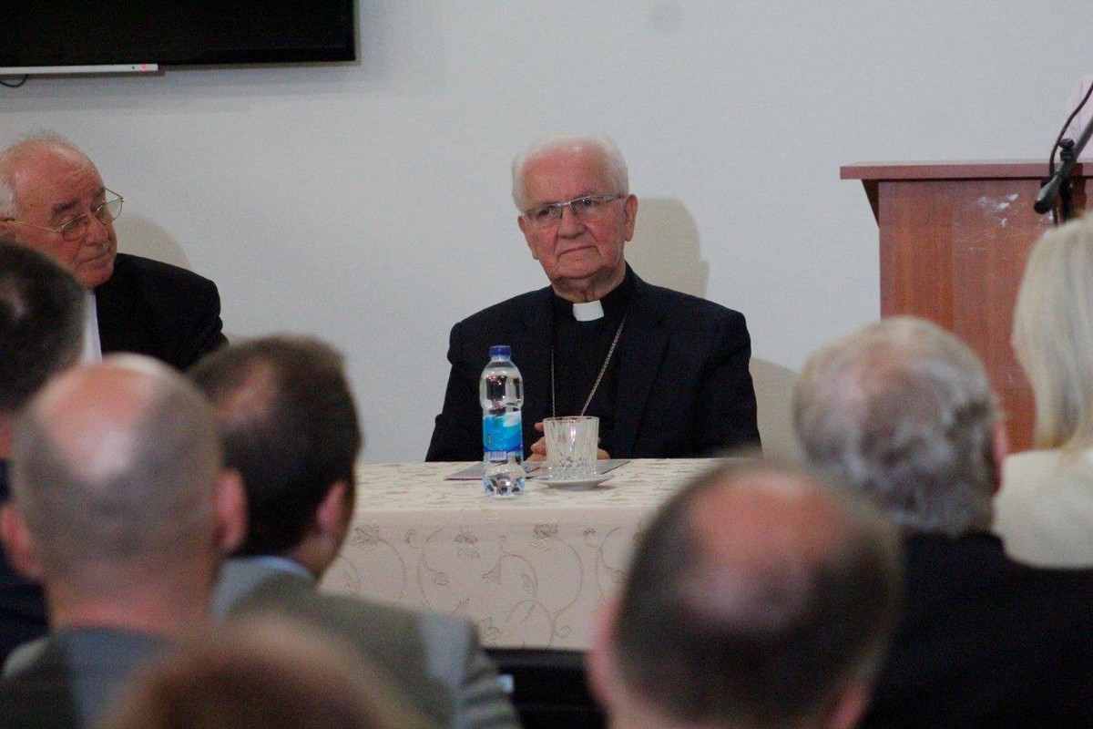 Biskup Komarica: Visoki predstavnik Christian Schmidt došao je u Kuću susreta 'Marija Zvijezda' u Banjoj Luci kao vjernik