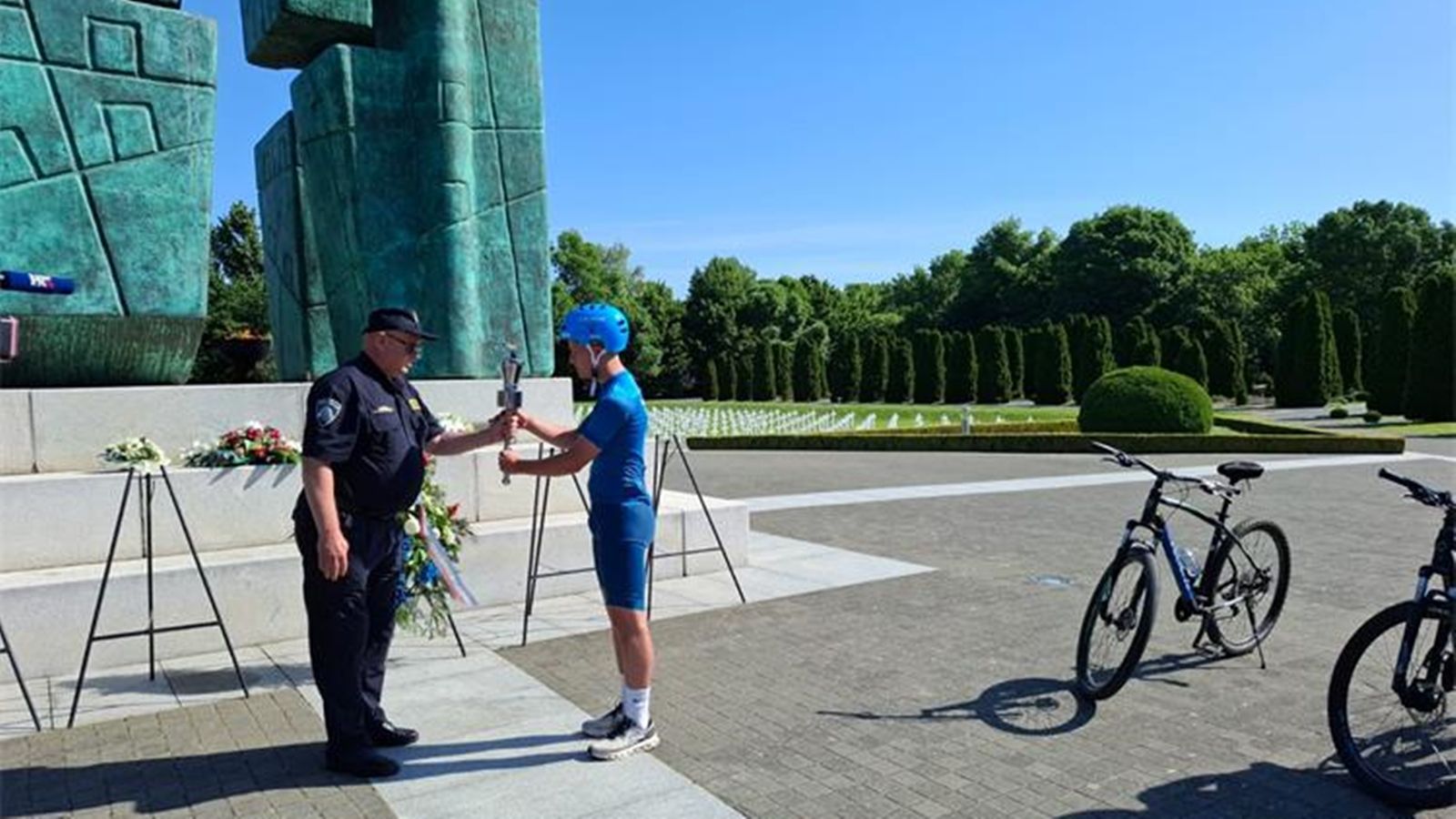 Budući policajci u čast herojima Domovinskog rata prenose vječni plamen iz Vukovara u Zagreb