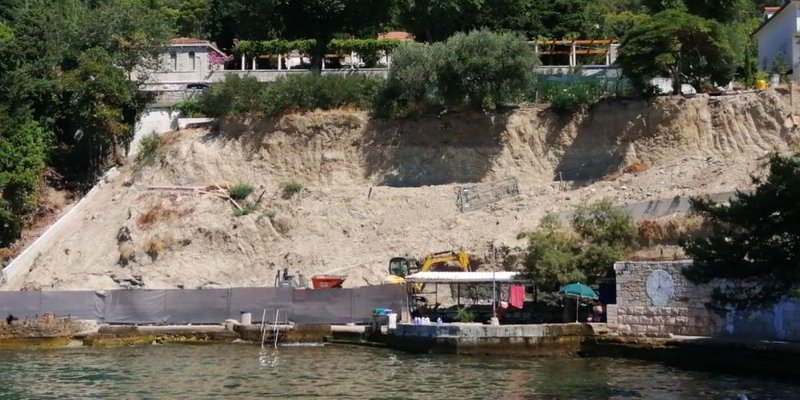 POLICIJA U UVALI JEŽINAC Zvali ih radi ilegalnih radova, jedan muškarac priveden zbog vrijeđanja službenika