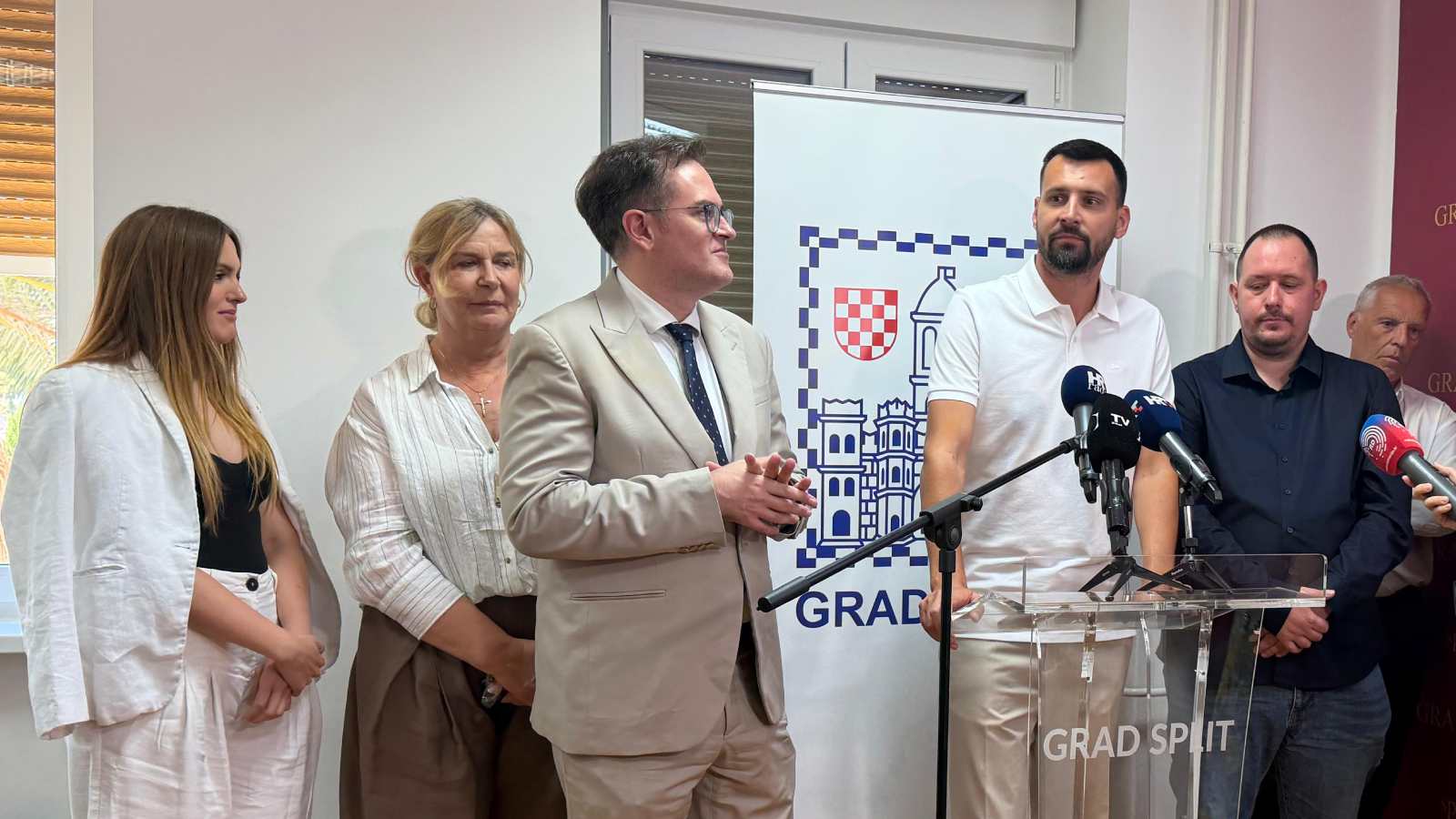 Ivošević teško optužio Šutu za pogodovanju crnogorskim tokovima novca, gradonačelnik uzvratio protupitanjem
