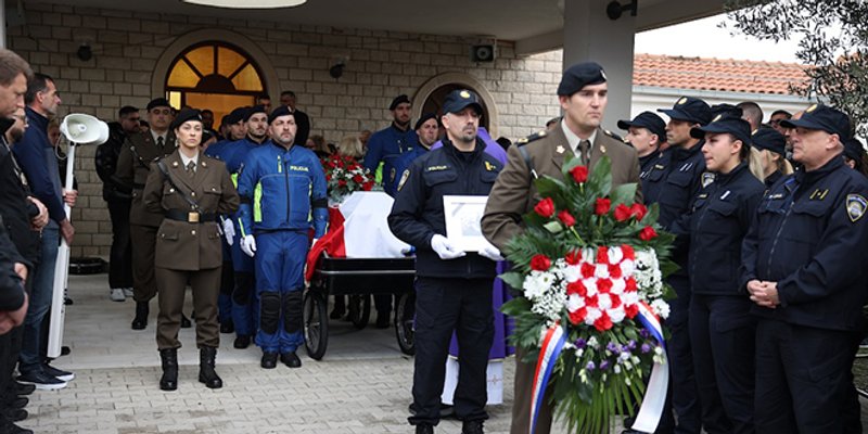 FOTOGALERIJA Posljednji ispraćaj Željka Perišića: Policajci, bajkeri i mještani oprostili se od Dugopoljca