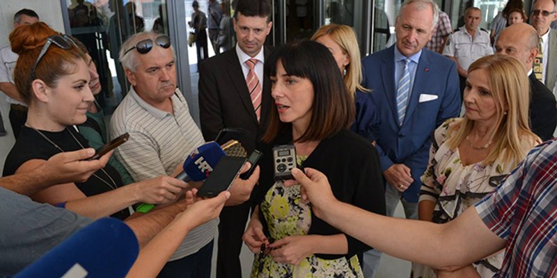 PONIŠTENA SMJENA RAVNATELJA JOZE DRAGIĆA Prosvjetna inspektorica žalila se na medijski linč, nije ispitala učenike i roditelje