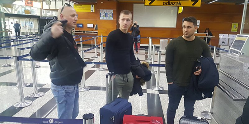 JOŠ SAMO POTPIS: Ante Palaversa u Zračnu luku na Resniku stigao u 13.30 sati u pratnji oca i zastupnika