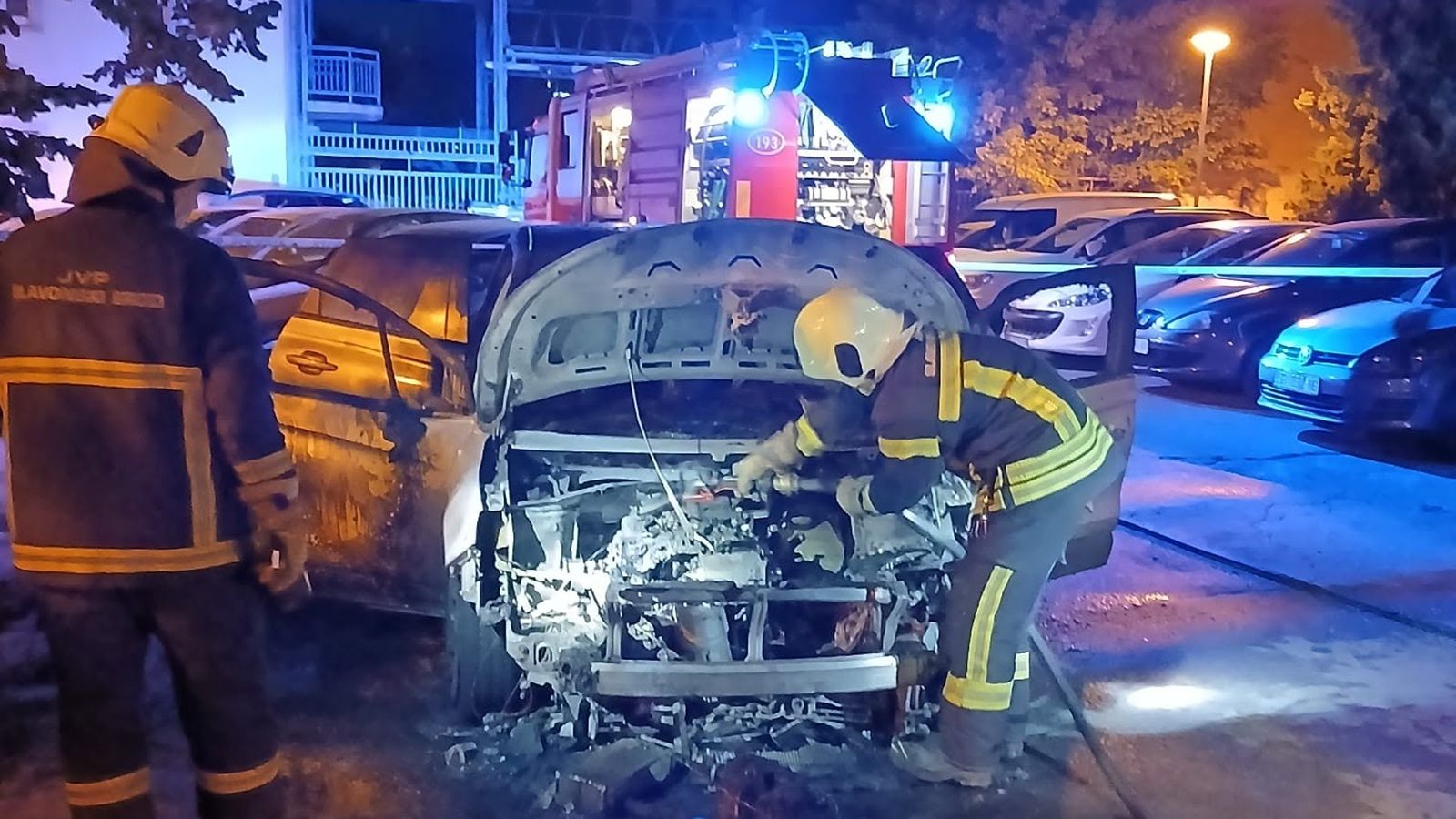 FOTO Noćas planuo automobil zamjenice županijske državne odvjetnice