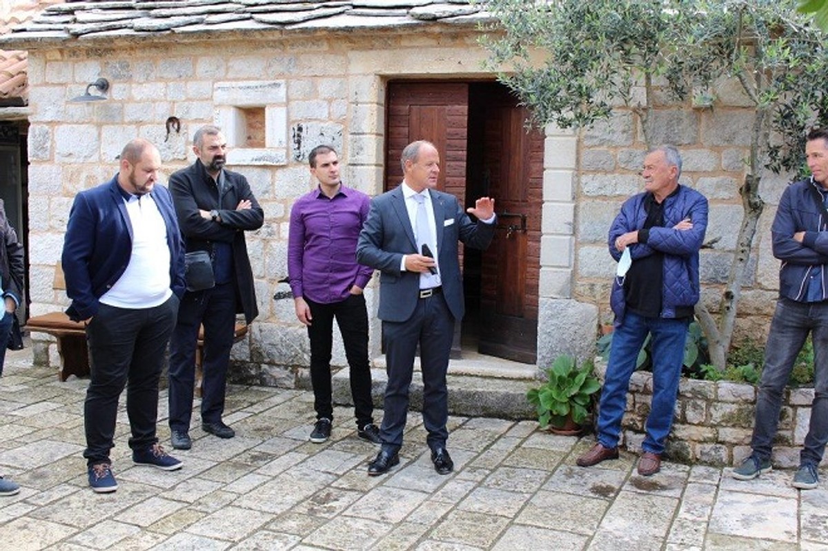 B2B SUSRETI Domaći dalmatinski proizvodi na stolovima hotela i restorana