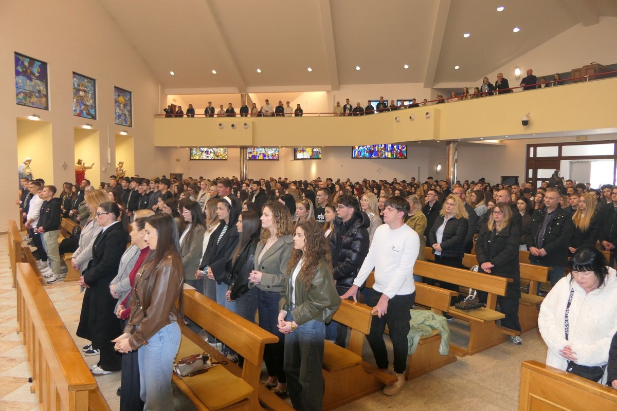 FOTOGALERIJA Održan 25. susret maturanta Splitsko-makarske nadbiskupije